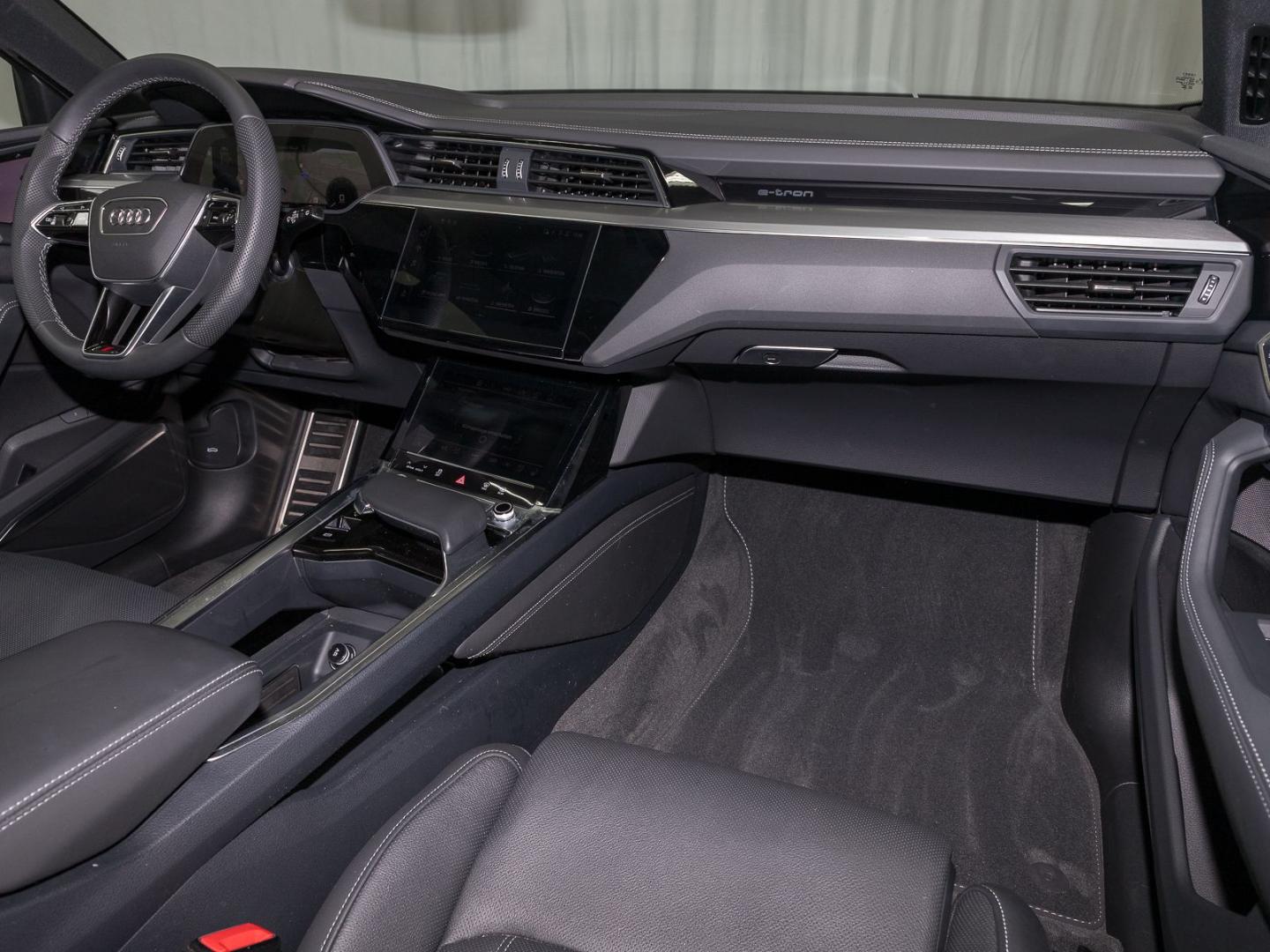 Image about Audi Q8 e-tron S line 55 e-tron quattro
