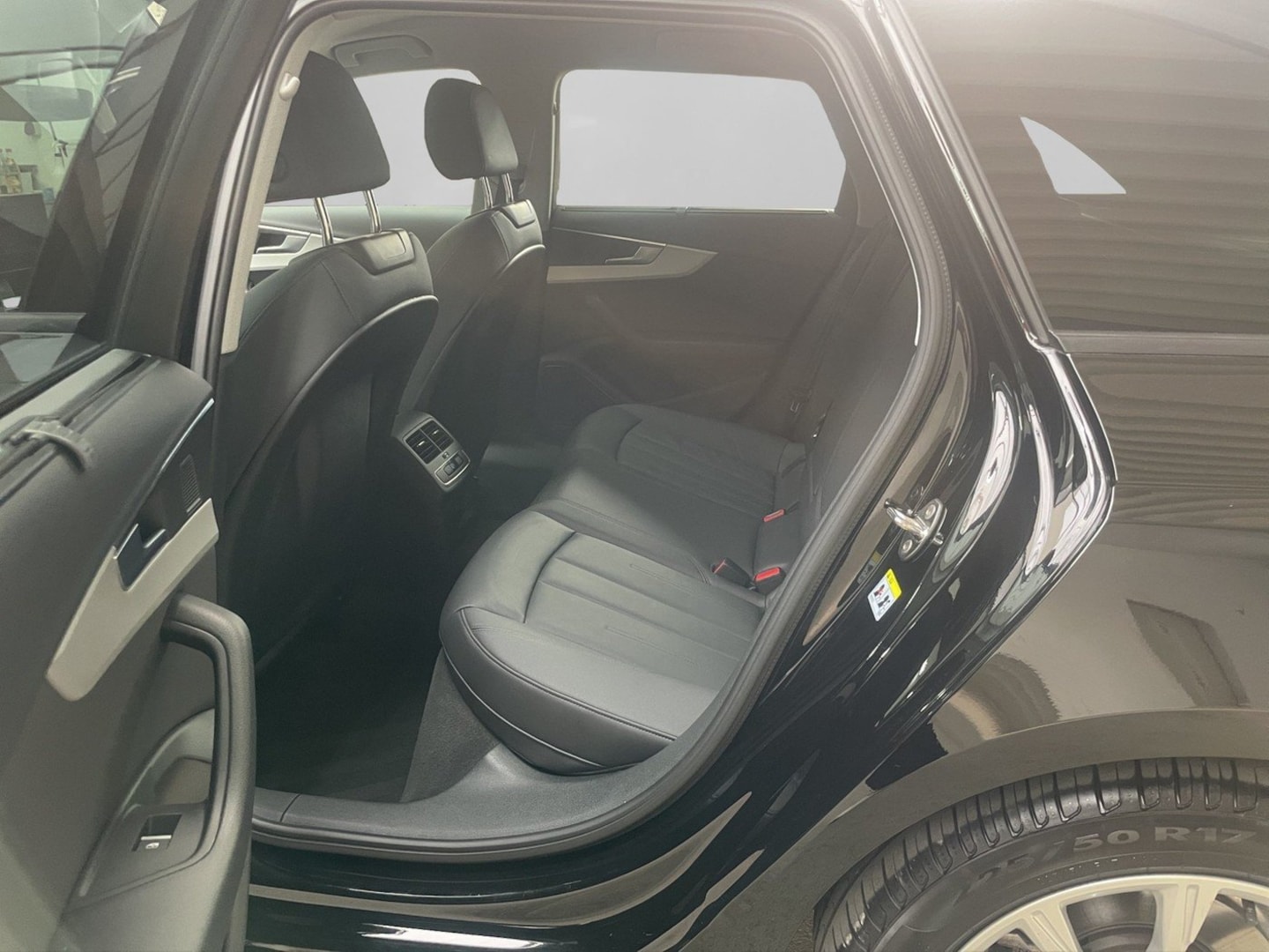 Bild über Audi A4 Avant advanced 40 TFSI S tronic - für weitere Informationen kontaktieren Sie den Audi Partner