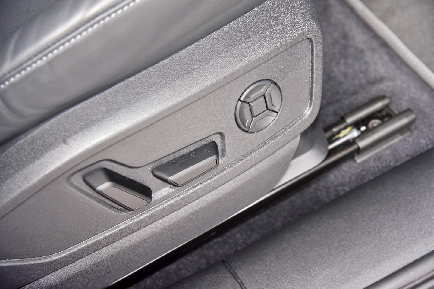 Image about Audi Q5 SUV e-hybrid quattro S tronic