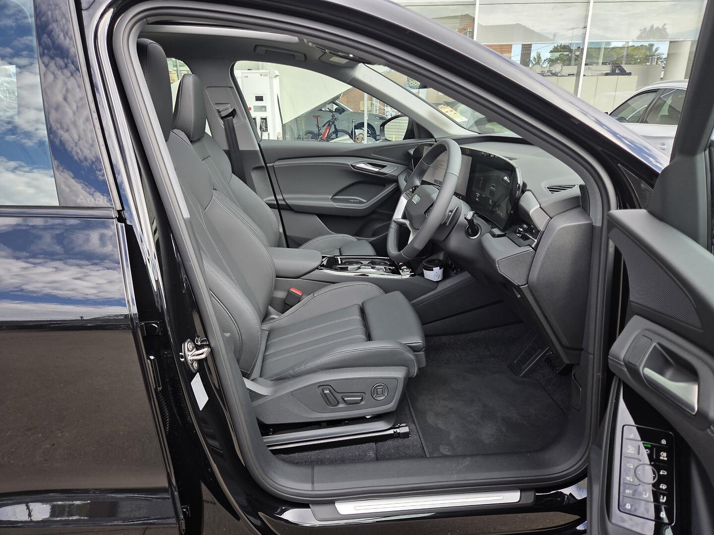 Image about Audi Q6 SUV e-tron e-tron