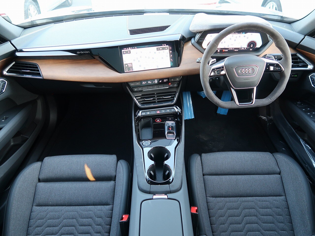 Image about Audi e-tron GT e-tron GT quattro 350,00 kW