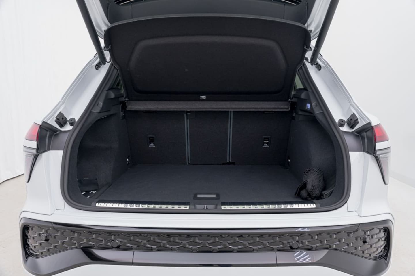 Bild über Audi Q3 SUV TFSI quattro 195 kW S tronic - für weitere Informationen kontaktieren Sie den Audi Partner