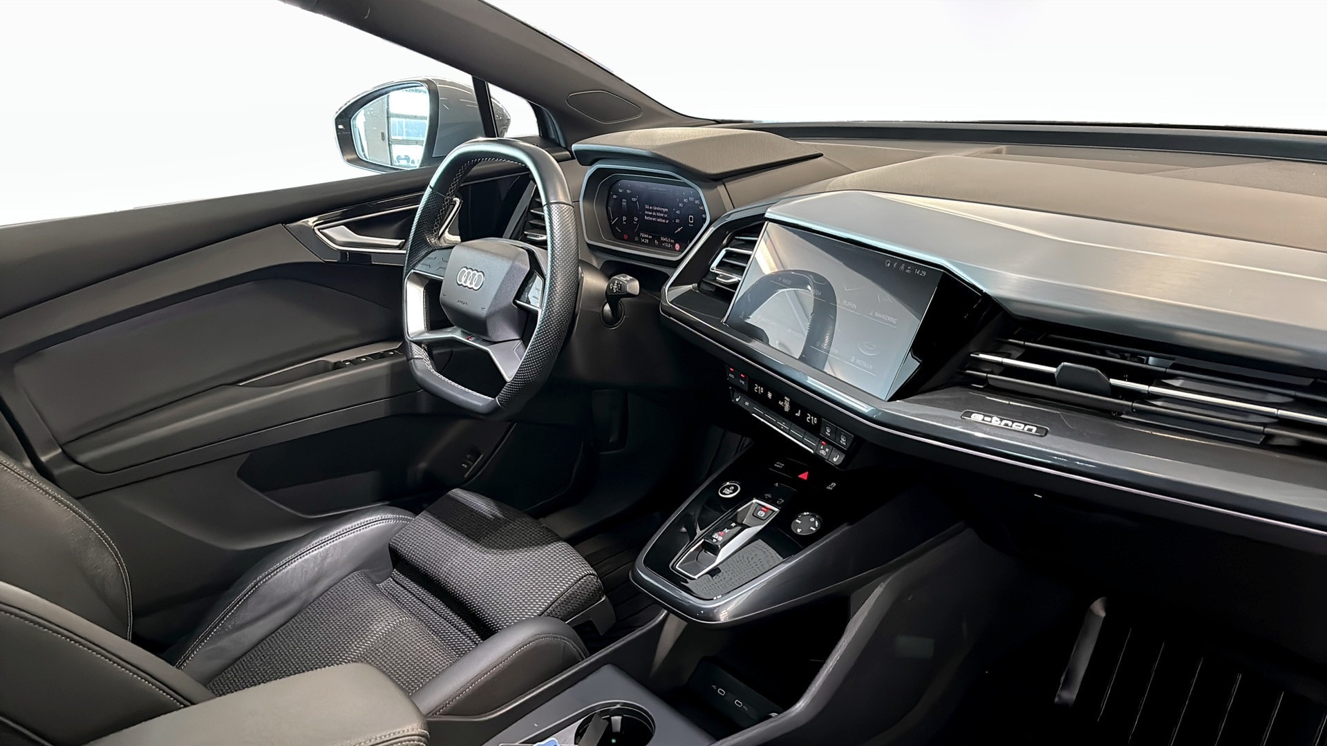 Bild som visar Audi Q4 e-tron Q4 50 e-tron quattro Proline 220,00 kW - för mer information kontakta din Audi Partner