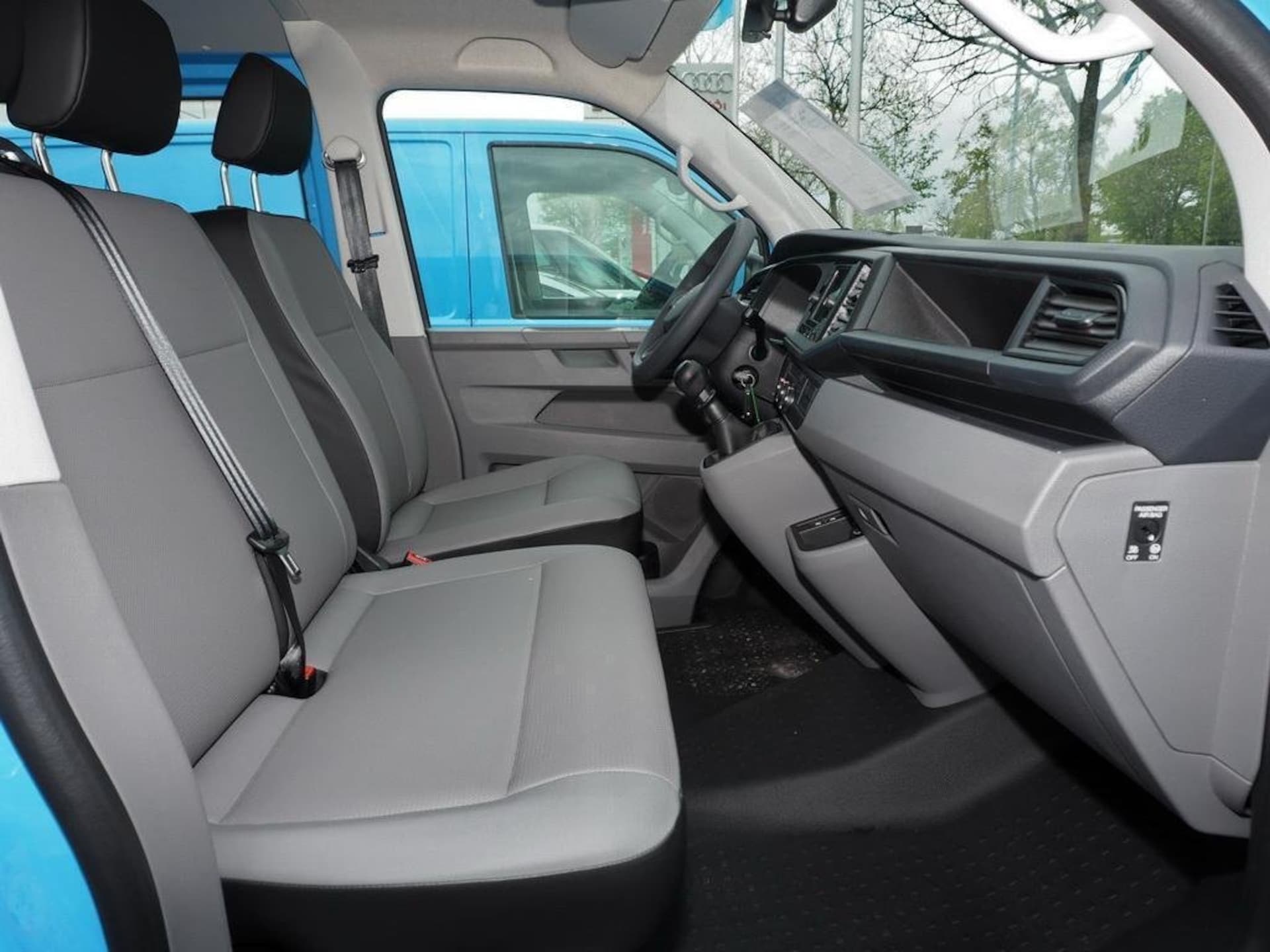 Volkswagen T6.1 Transporter Kombi langer Radstand