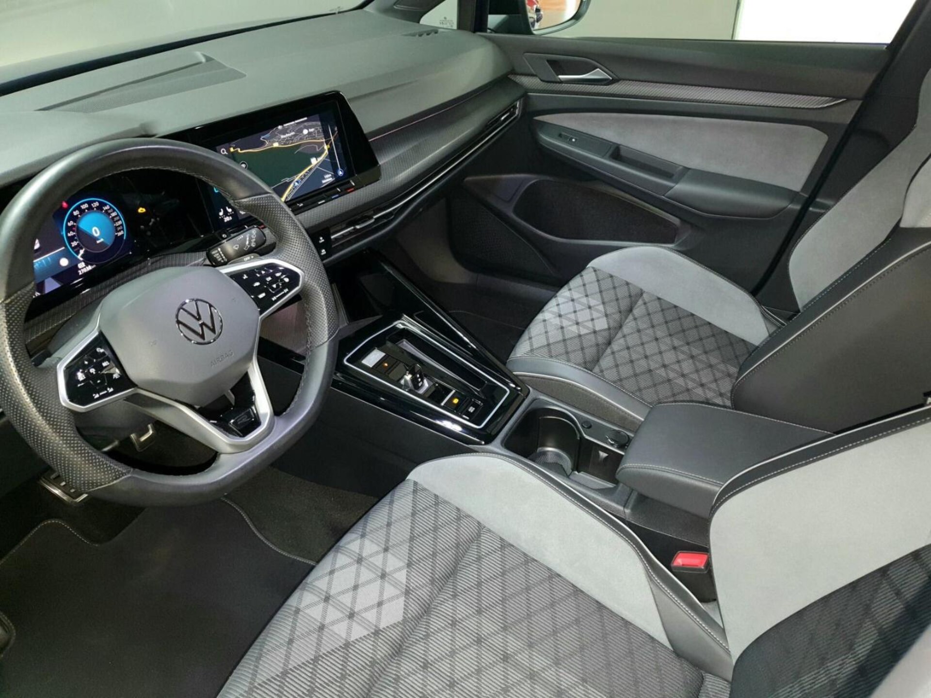 Volkswagen Golf R-Line