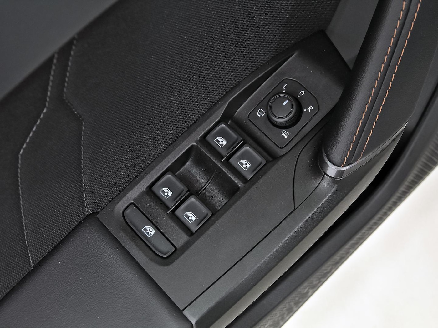 CUPRA Leon León 1.5 eTSI DSG 110 kW (150 CV) — photo 11