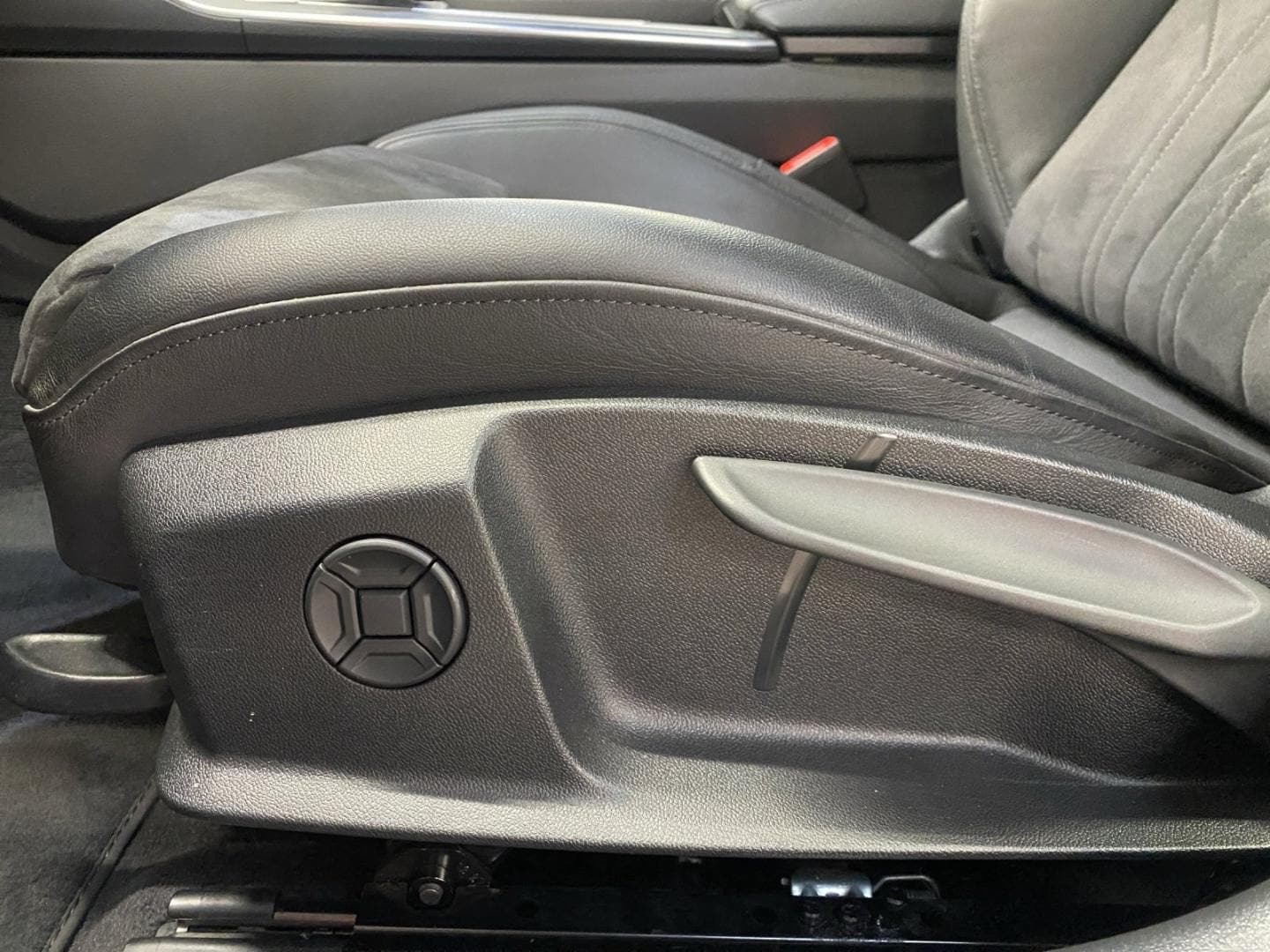 Bild über Audi A6 Avant sport 45 TDI quattro S tronic - für weitere Informationen kontaktieren Sie den Audi Partner