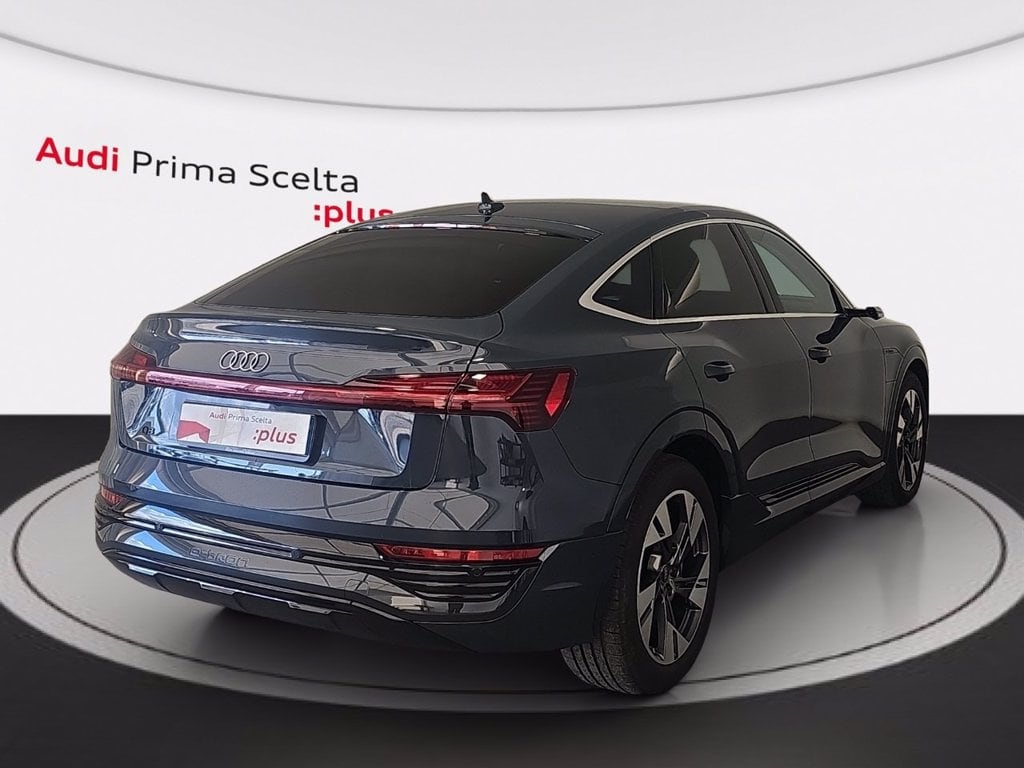 Immagine di Audi Q8 Sportback e-tron 55 e-tron quattro 300,00 kW - Vista: for more details contact your dealer