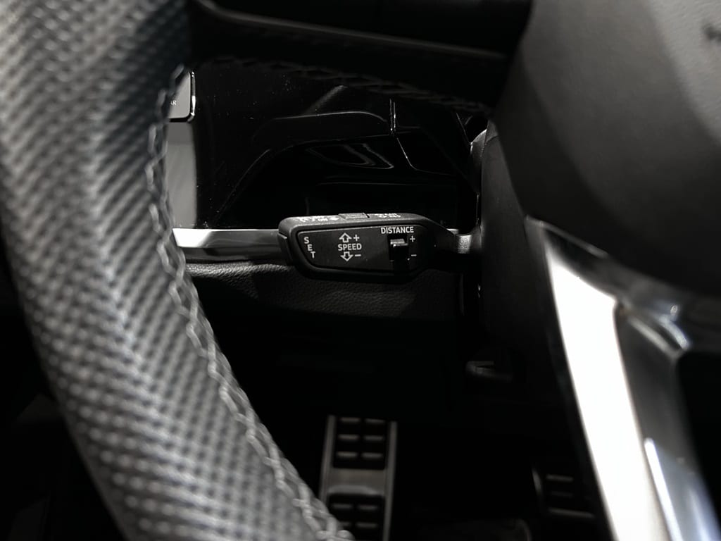Bild som visar Audi Q3 TFSI e Q3 45 TFSI e S line 245 hk S tronic - för mer information kontakta din Audi Partner