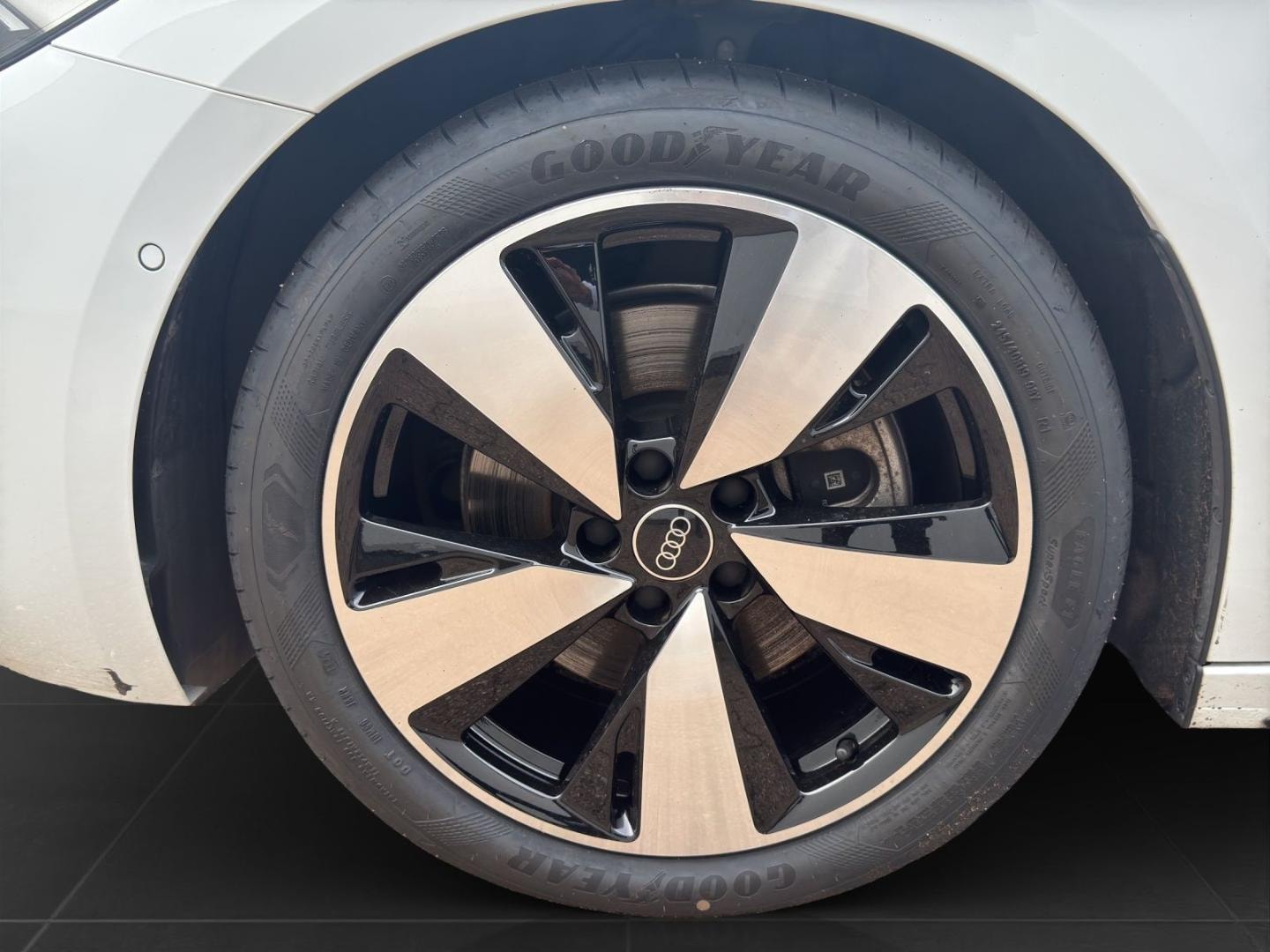 Bild über Audi A5 Avant TDI 150 kW S tronic - für weitere Informationen kontaktieren Sie den Audi Partner