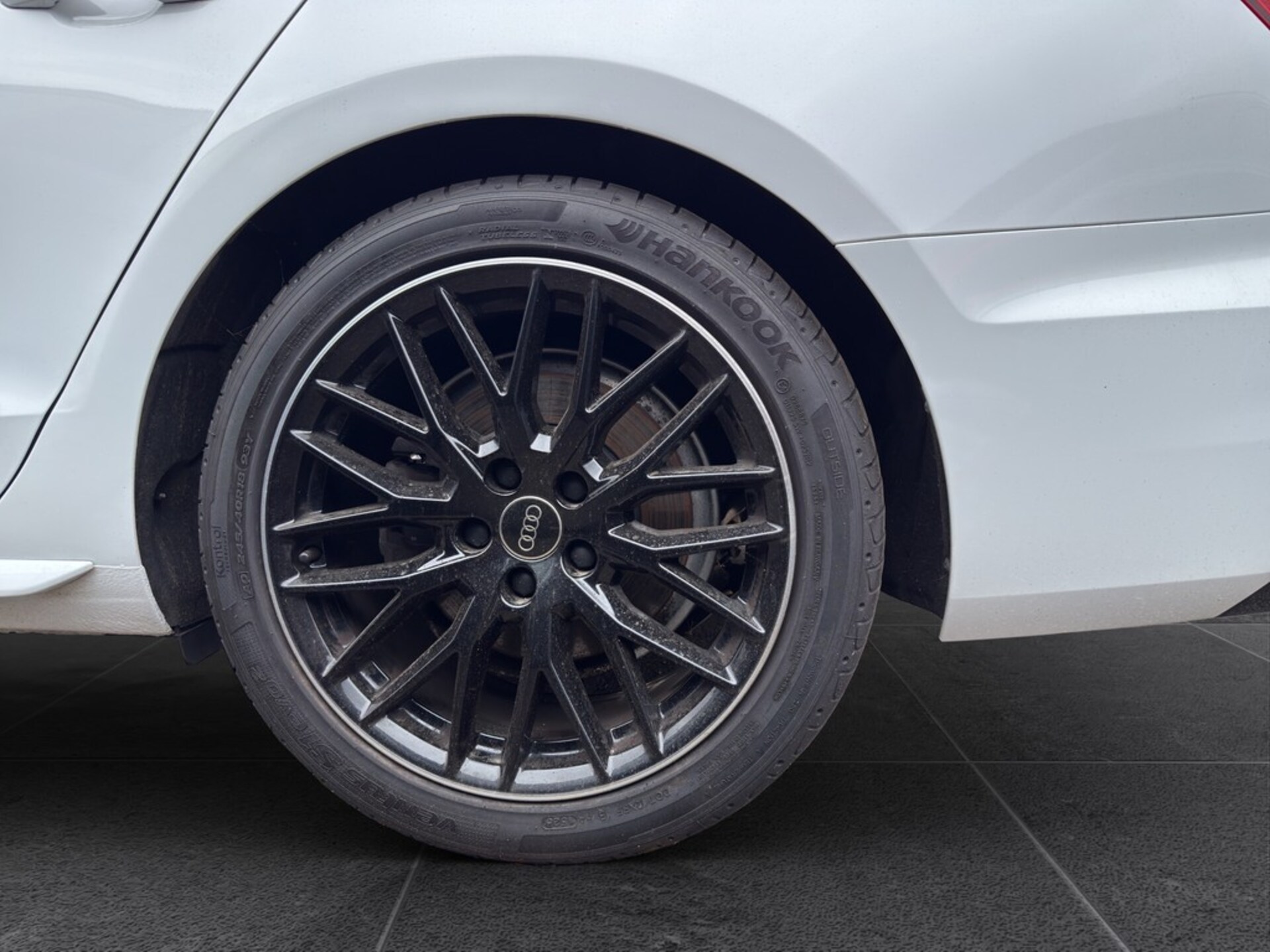 Audi A4 Avant S line