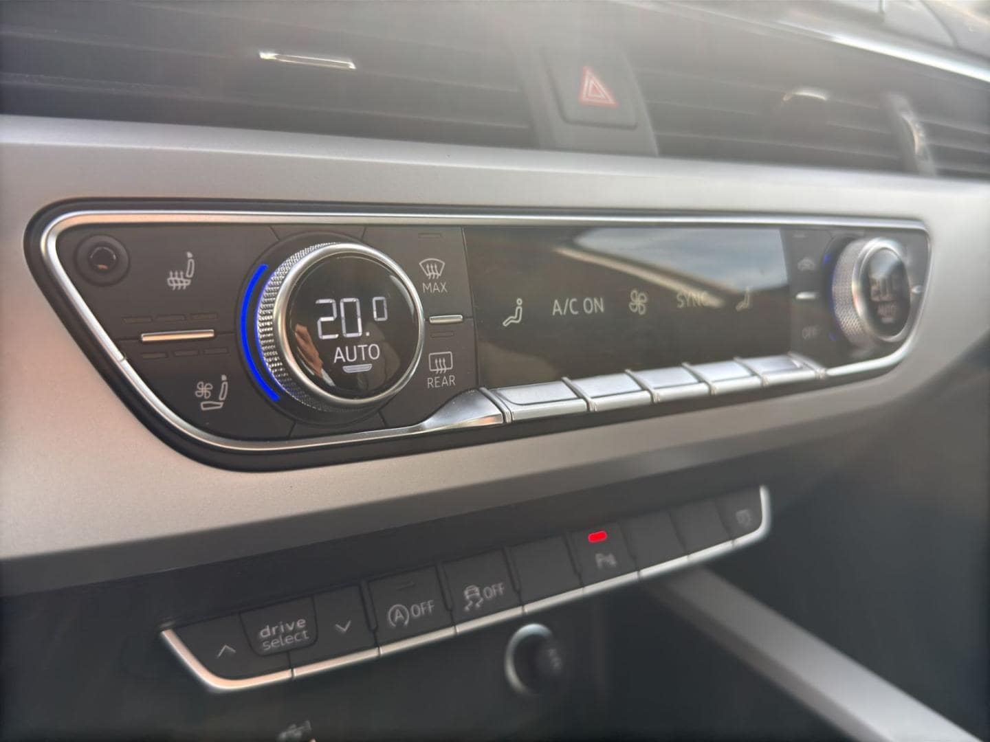 Bild über Audi A4 Avant advanced 35 TDI S tronic - für weitere Informationen kontaktieren Sie den Audi Partner