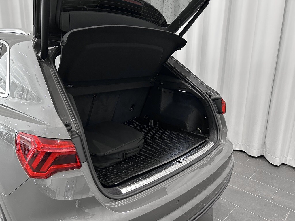 Bild som visar&nbsp;Audi Q3 TFSI e&nbsp;Q3 45 TFSI e S line 245 hk S tronic - för mer information kontakta din Audi Partner