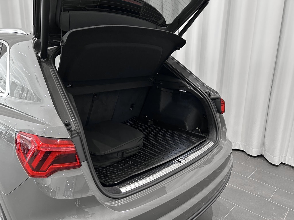 Bild som visar Audi Q3 TFSI e Q3 45 TFSI e S line 245 hk S tronic - för mer information kontakta din Audi Partner