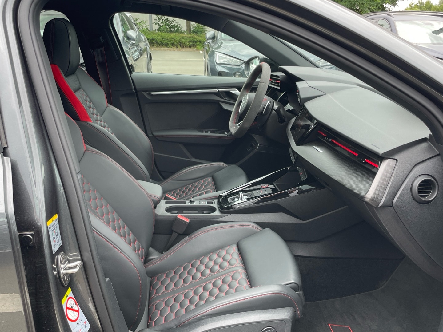 Bild über Audi RS 3 Sportback TFSI quattro S tronic - für weitere Informationen kontaktieren Sie den Audi Partner