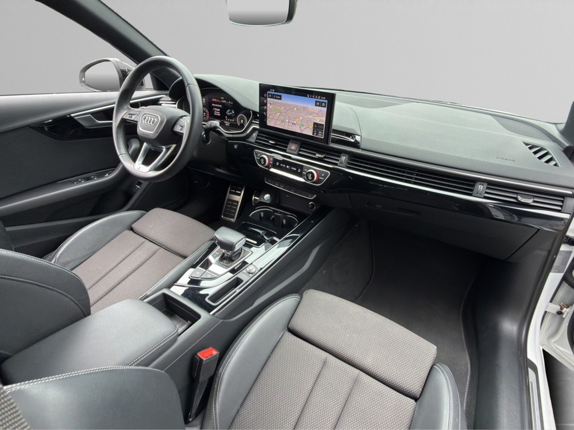 Audi A4 Avant S line