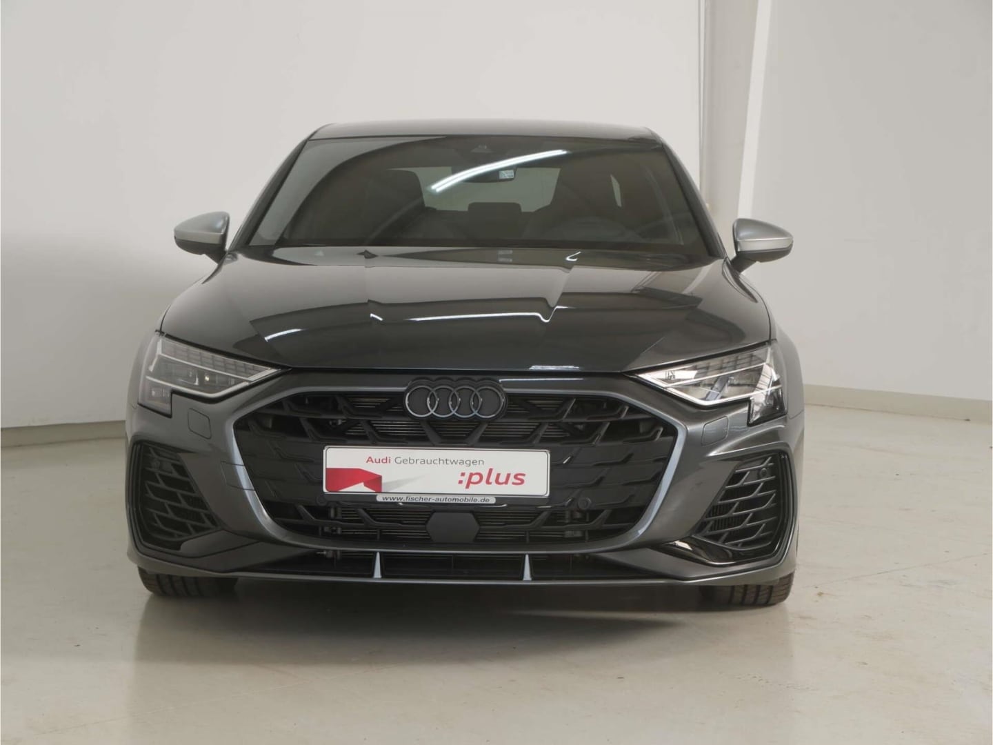 Bild über Audi S3 Limousine TFSI quattro S tronic - für weitere Informationen kontaktieren Sie den Audi Partner