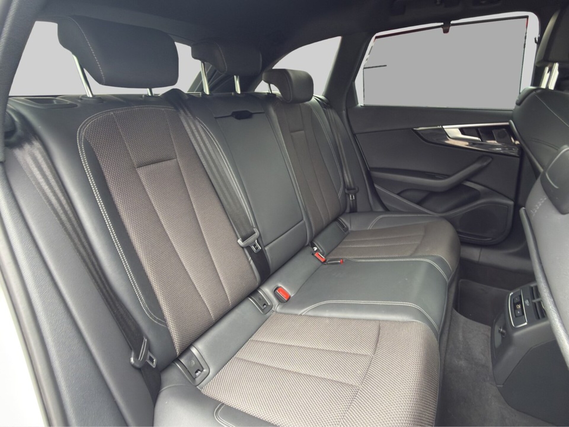 Audi A4 Avant S line