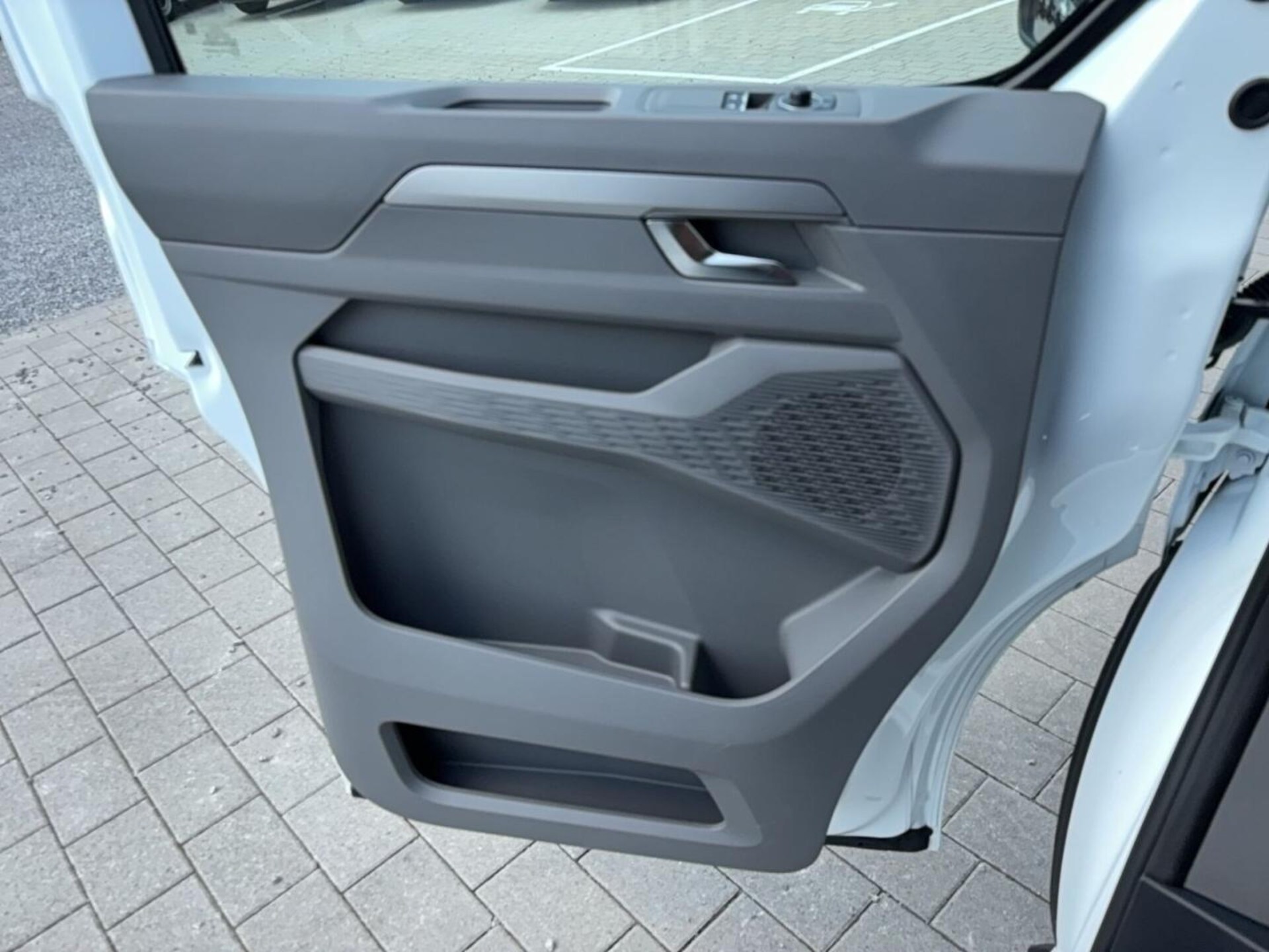 Volkswagen Transporter Kombi langer Radstand