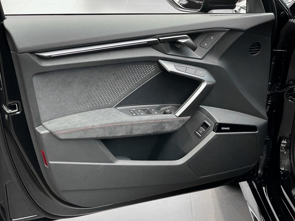 Image about Audi RS 3 Limousine TFSI quattro S tronic