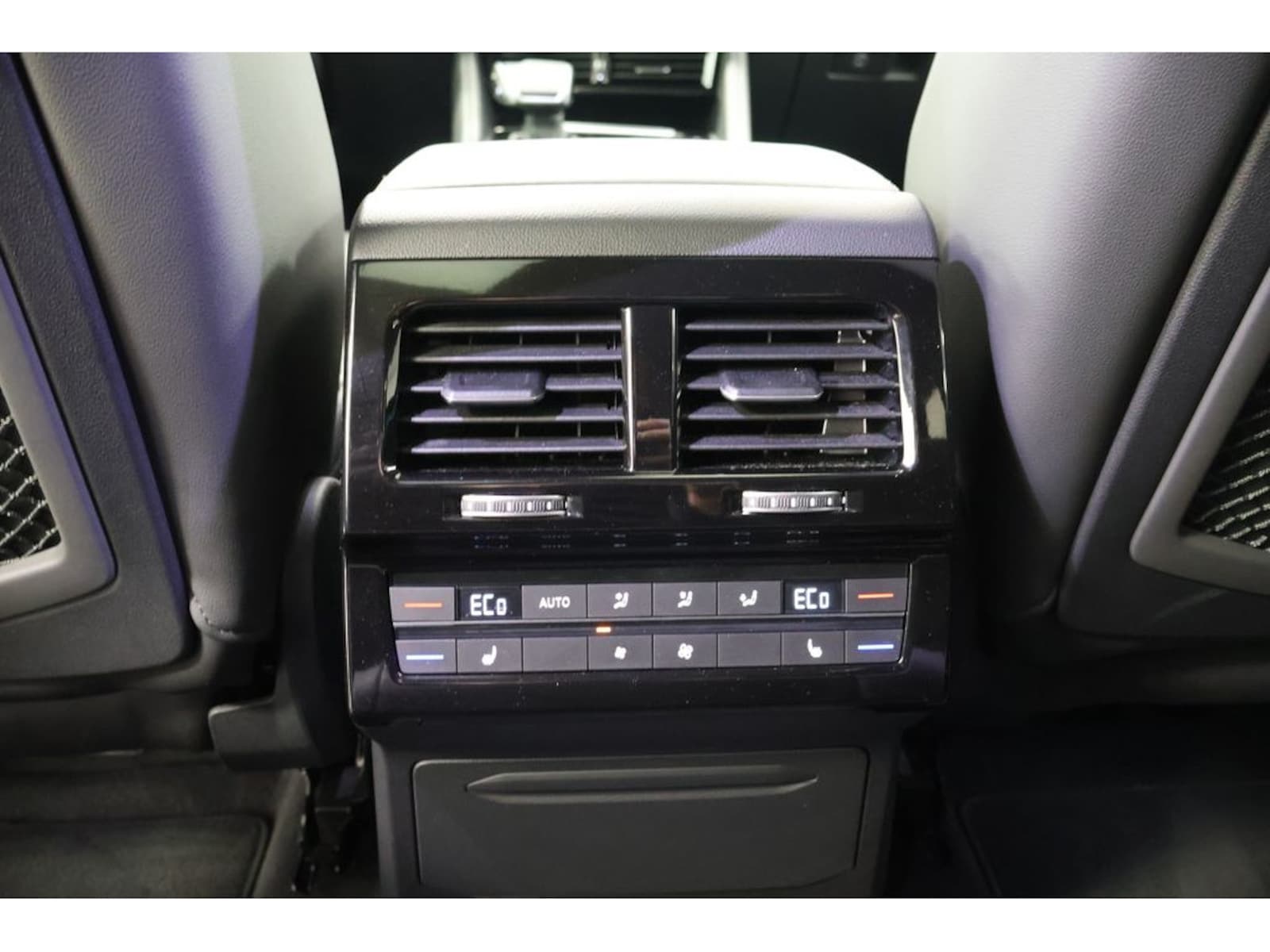 Volkswagen Touareg – Bild 17