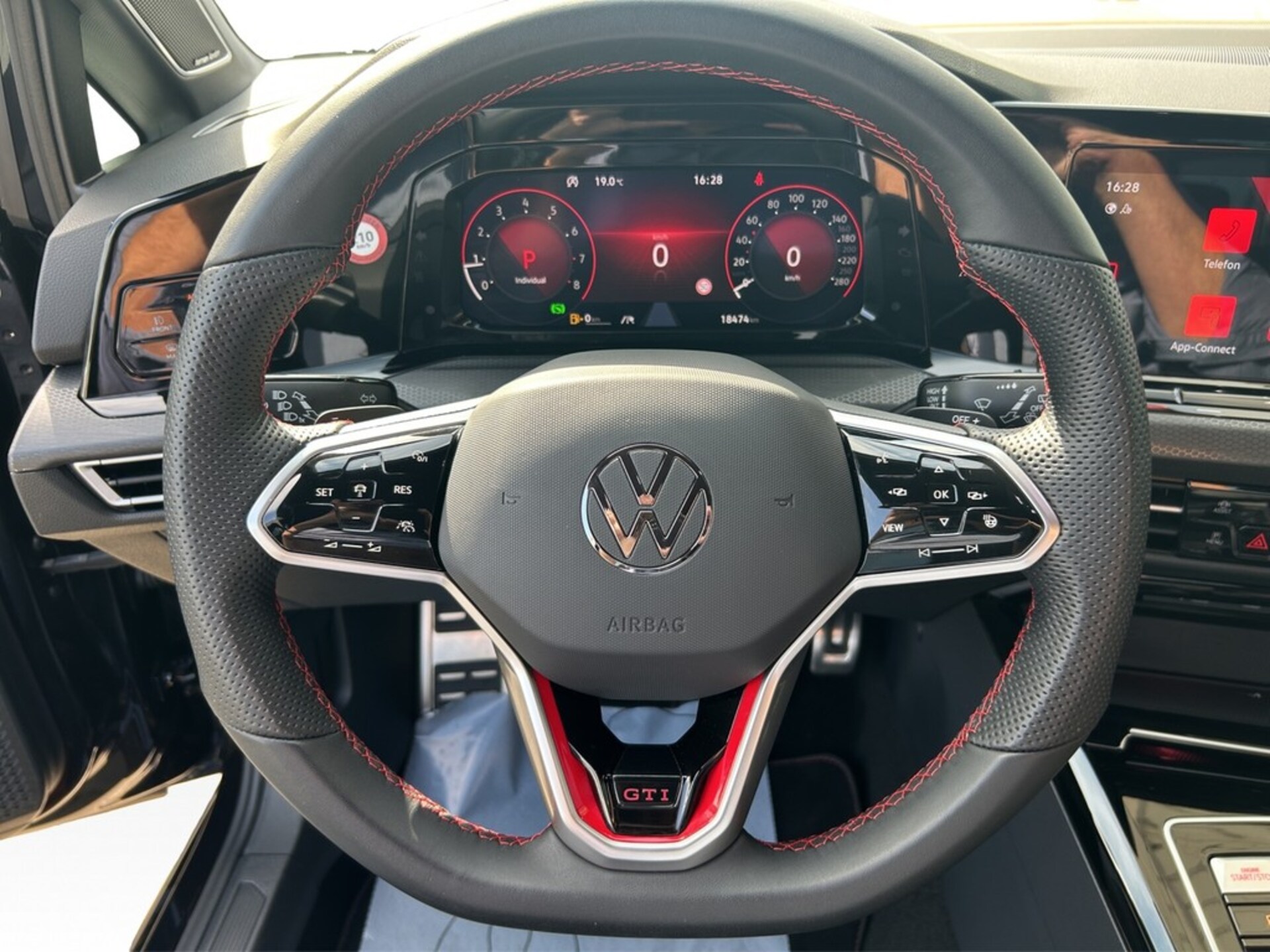 Volkswagen Golf GTI