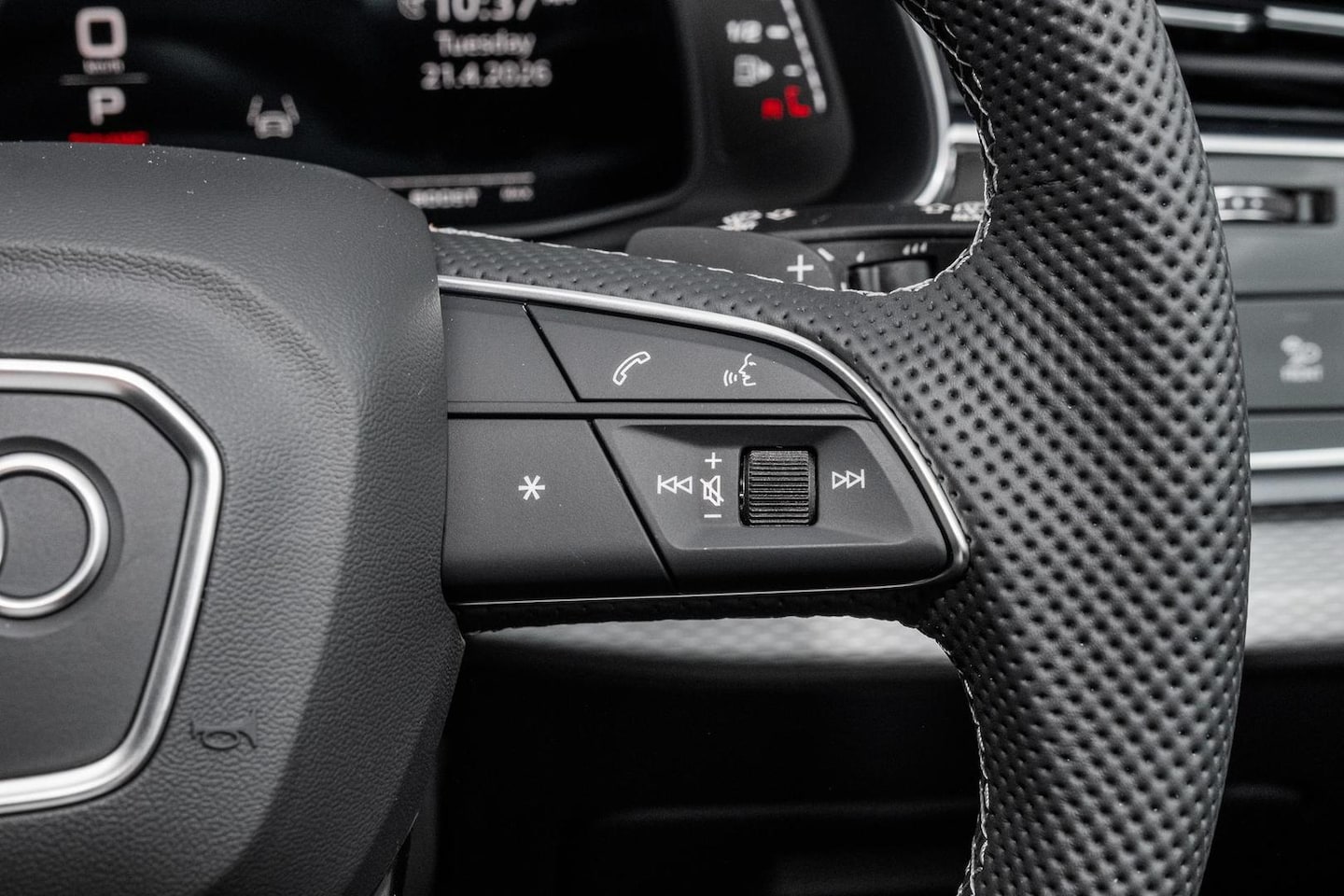 Image about Audi SQ7 SUV TFSI quattro tiptronic