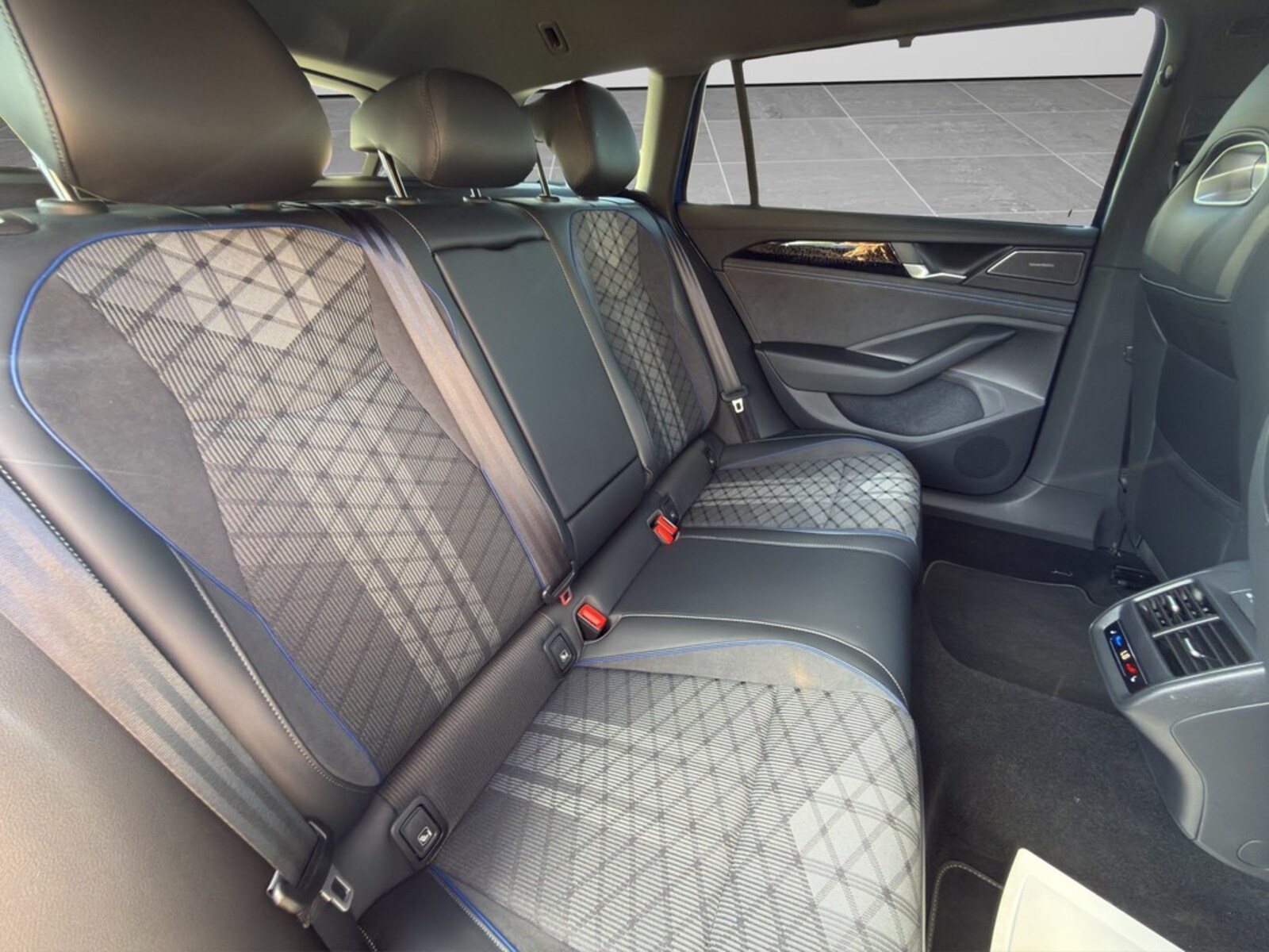 Volkswagen Passat – Bild 7