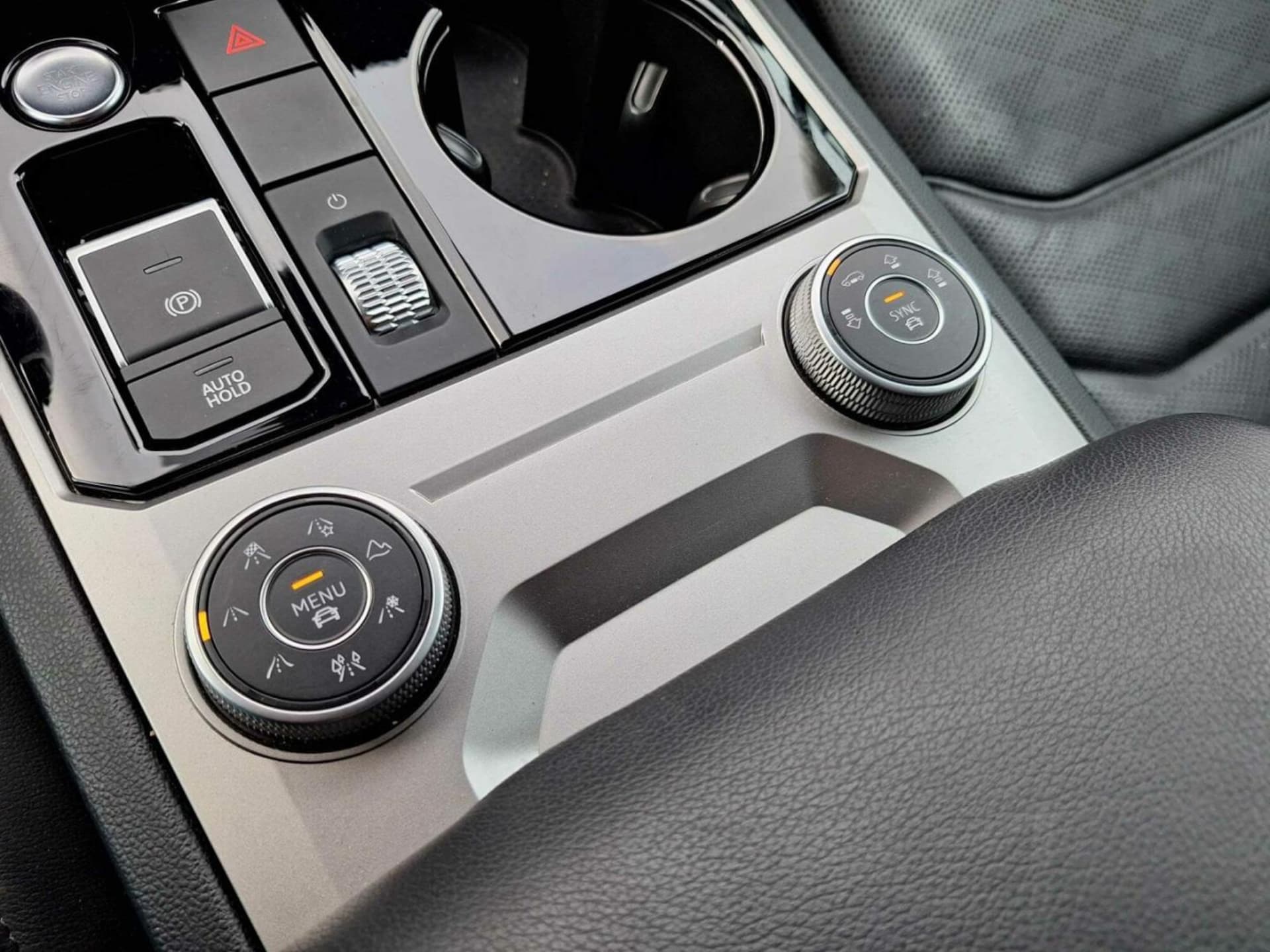 Volkswagen Touareg Model bazowy