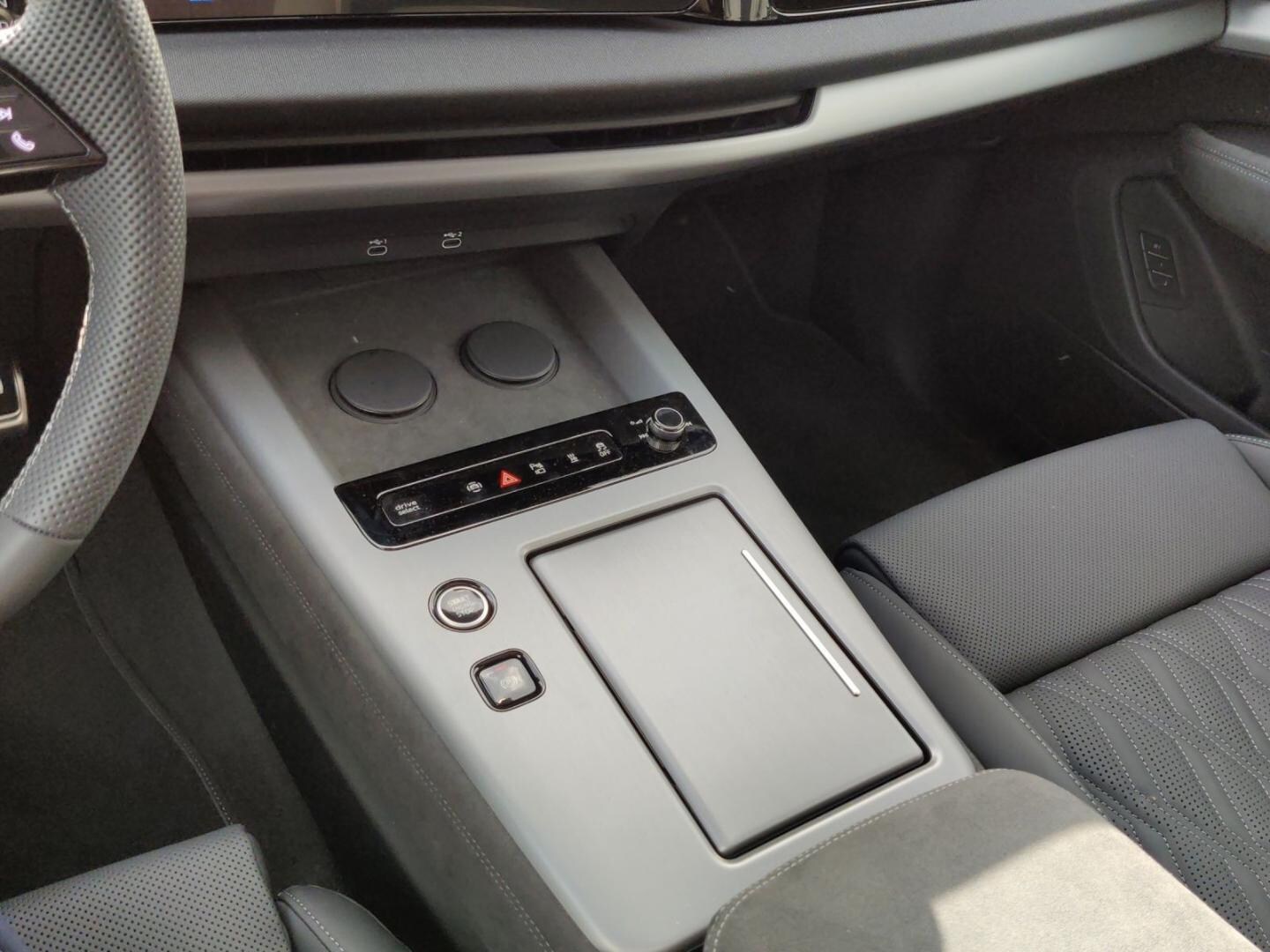Bild über Audi Q7 SUV TDI quattro 220 kW tiptronic - für weitere Informationen kontaktieren Sie den Audi Partner