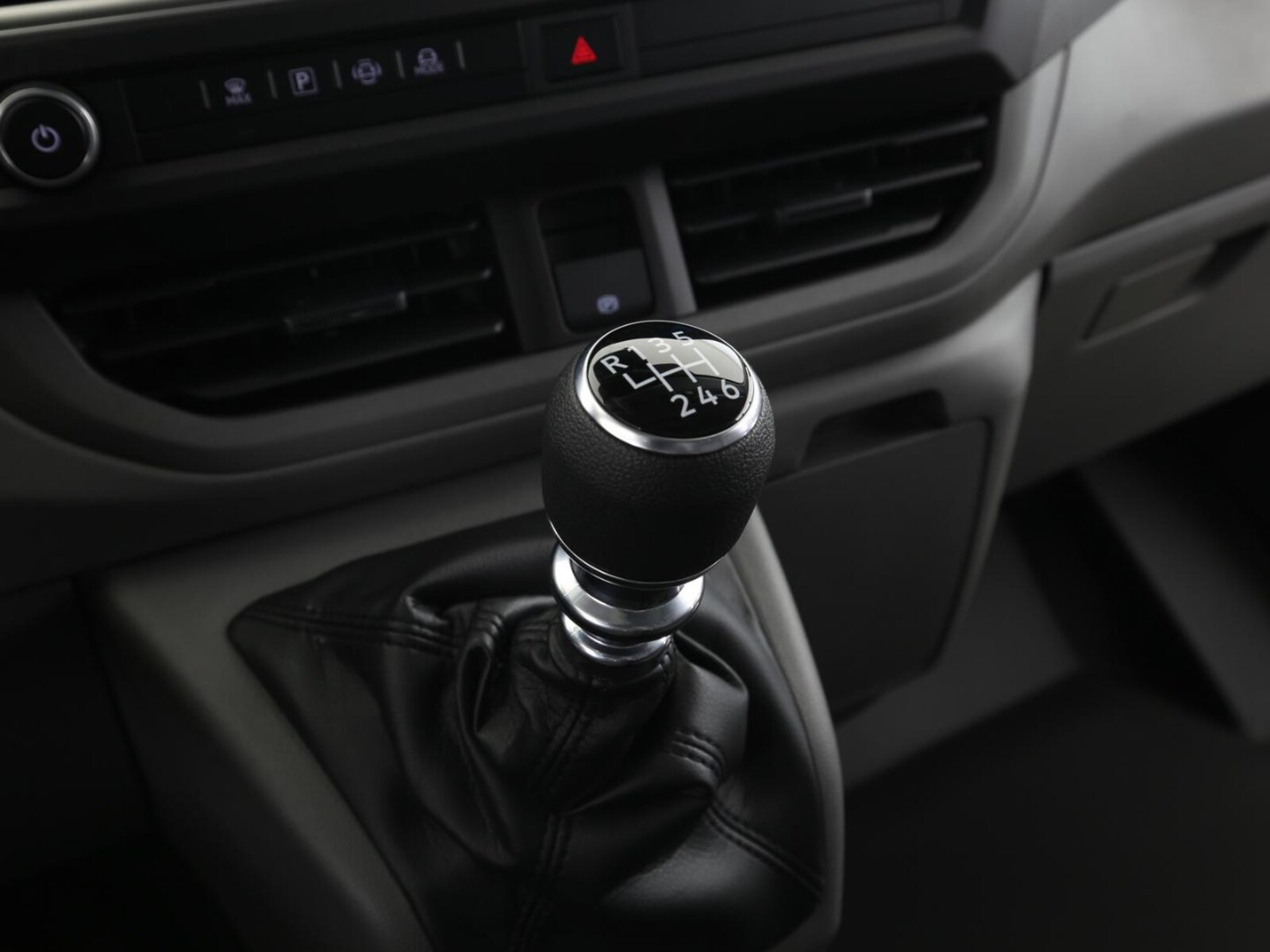 Volkswagen Transporter Kasten kurzer Radstand – Bild 15