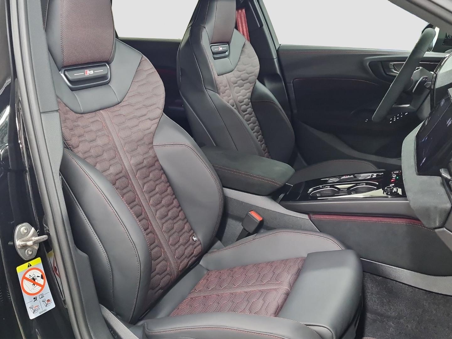 Bild über Audi RS 5 Limousine TFSI quattro 470 kW tiptronic - für weitere Informationen kontaktieren Sie den Audi Partner