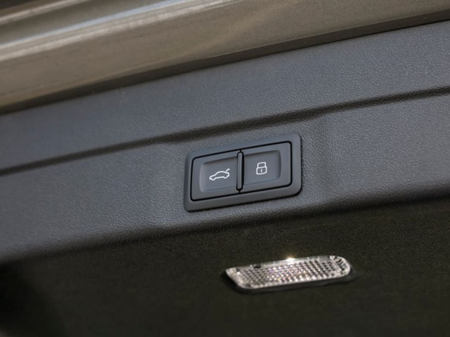 Bild über Audi A6 Avant e-hybrid e-hybrid quattro 220 kW S tronic - für weitere Informationen kontaktieren Sie den Audi Partner