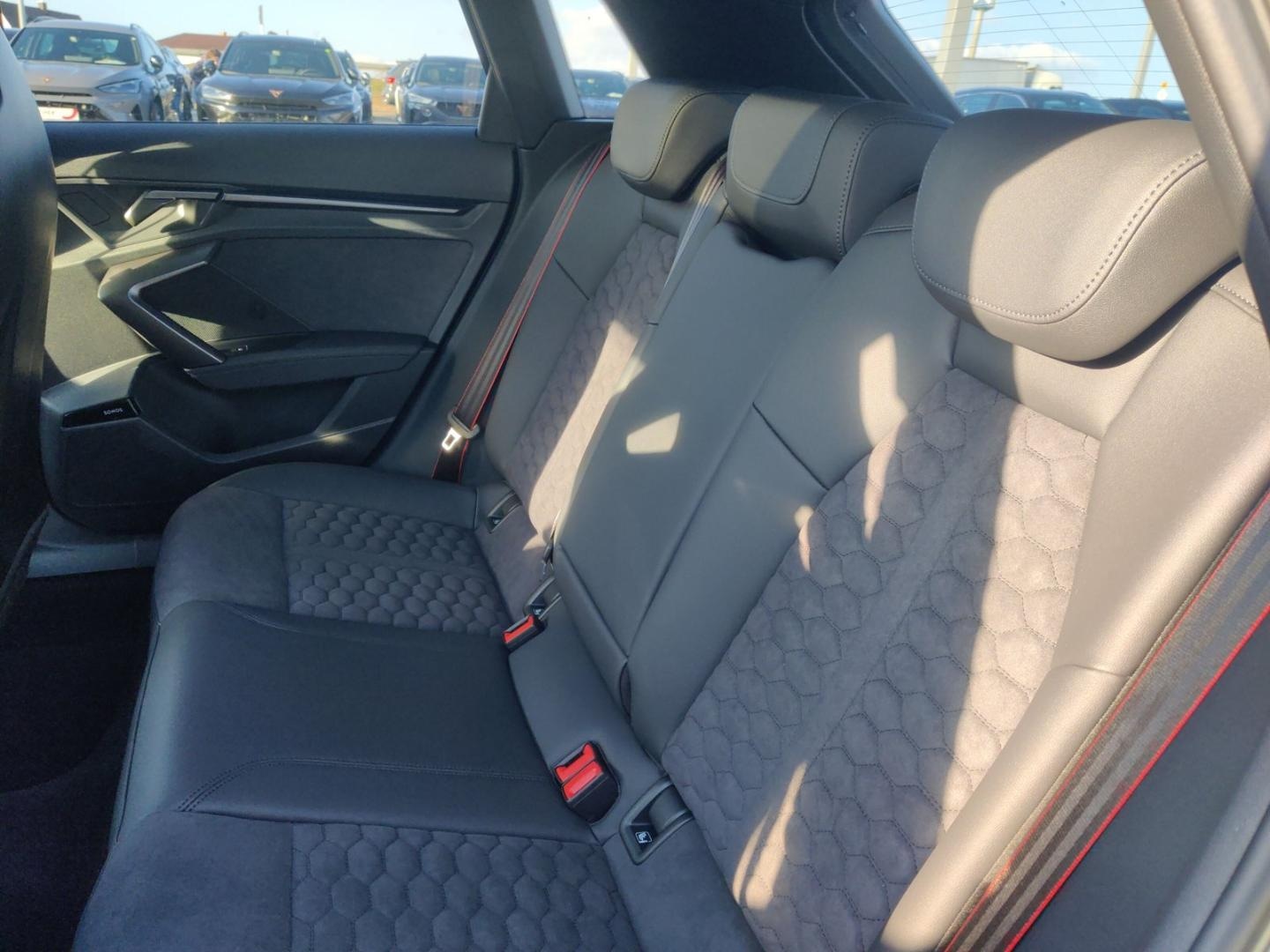 Bild über Audi RS 3 Sportback TFSI quattro 294 kW S tronic - für weitere Informationen kontaktieren Sie den Audi Partner