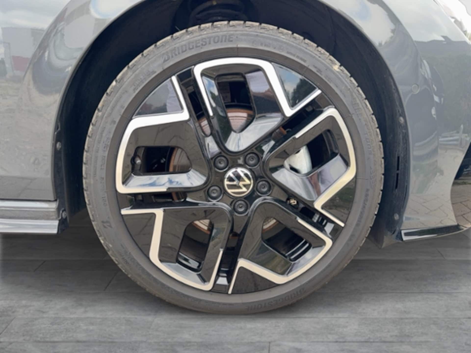 Volkswagen Golf Variant R-Line