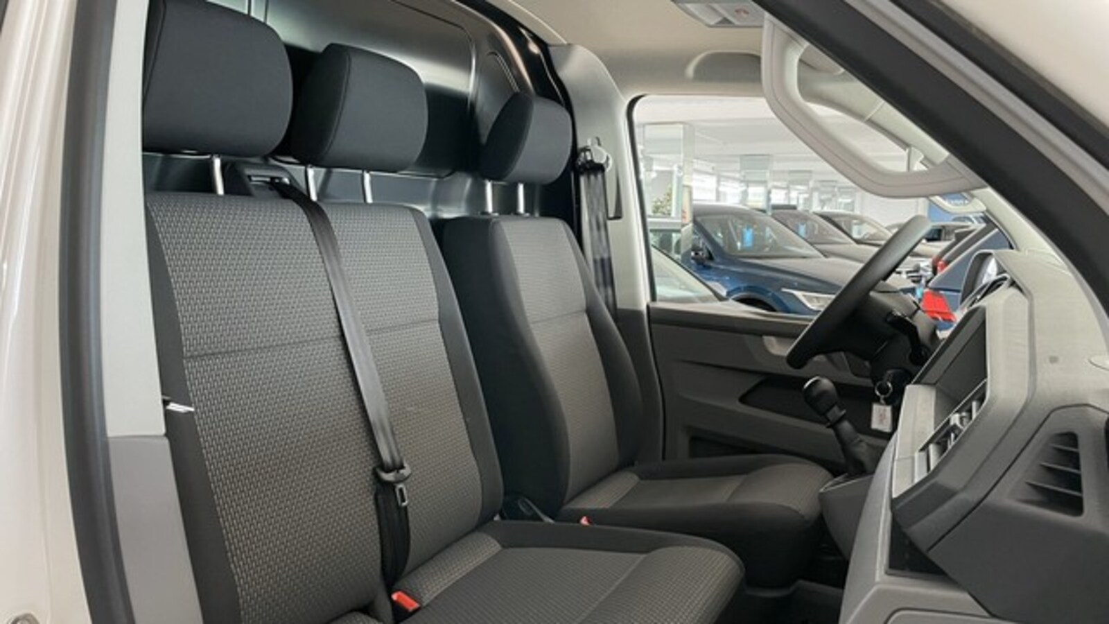 Volkswagen T6.1 Transporter Kasten langer Radstand – Bild 11