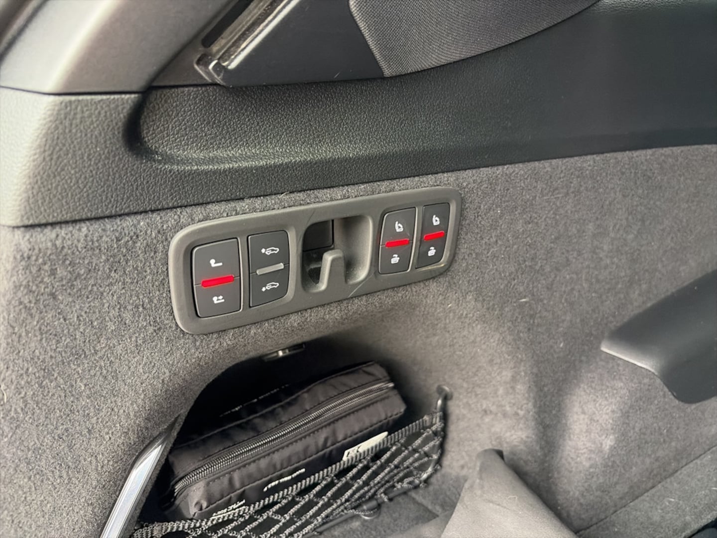 Bild über Audi SQ7 SUV TFSI quattro 373 kW tiptronic - für weitere Informationen kontaktieren Sie den Audi Partner