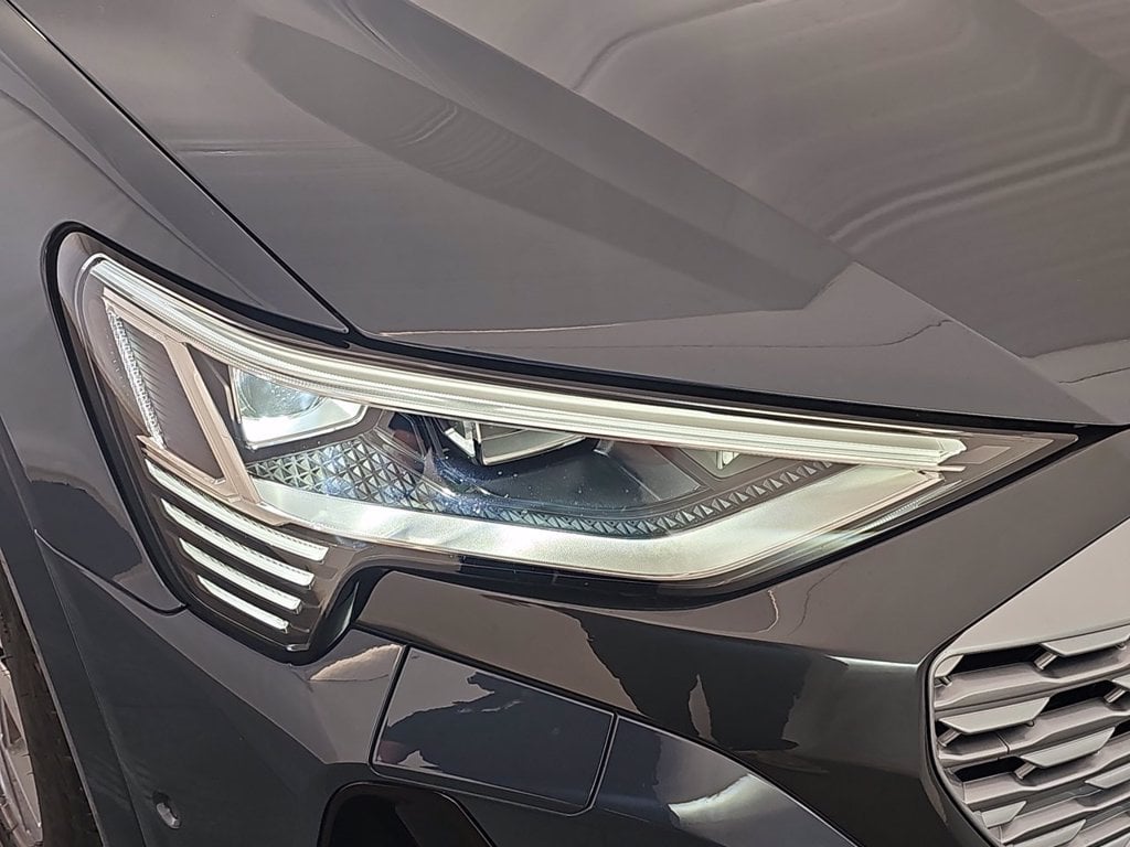 Immagine di Audi Q8 Sportback e-tron 55 e-tron quattro 300,00 kW - Vista: for more details contact your dealer