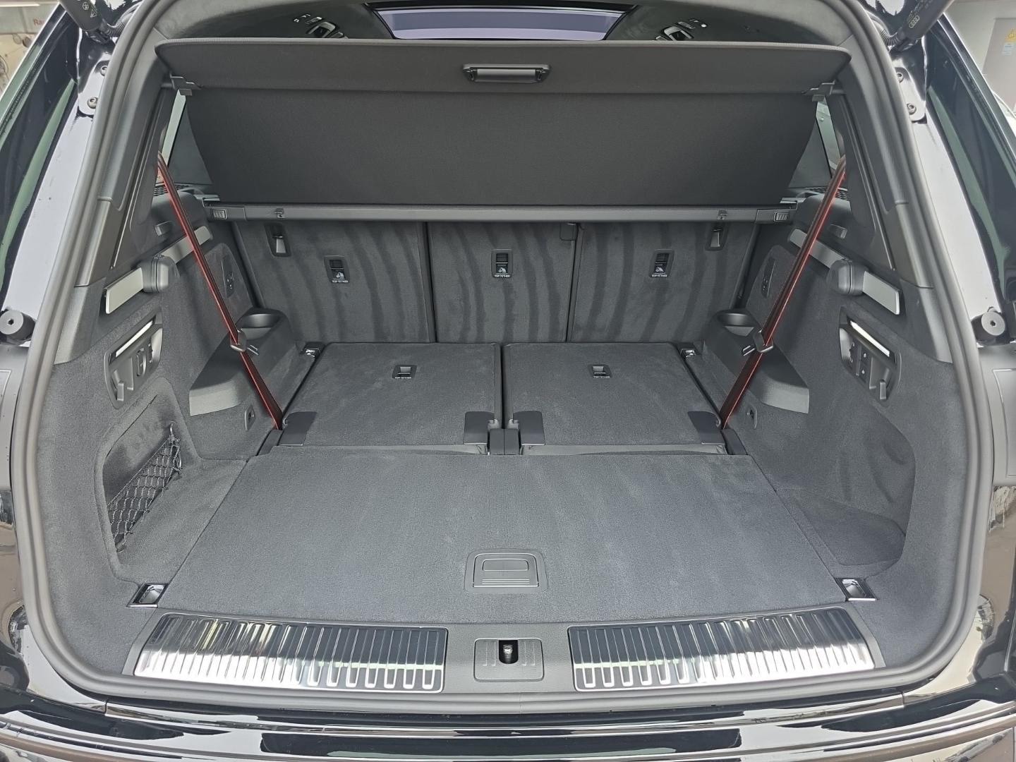 Bild über Audi Q7 SUV TDI quattro 220 kW tiptronic - für weitere Informationen kontaktieren Sie den Audi Partner