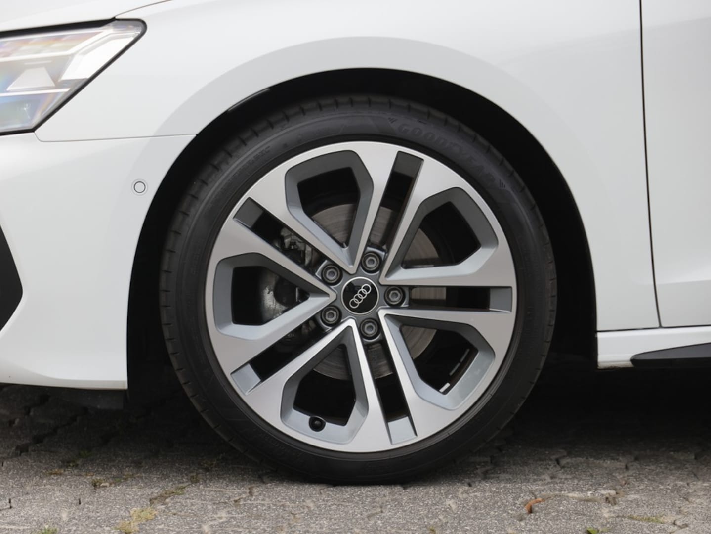 Bild über Audi A3 Sportback S line 35 TFSI S tronic - für weitere Informationen kontaktieren Sie den Audi Partner