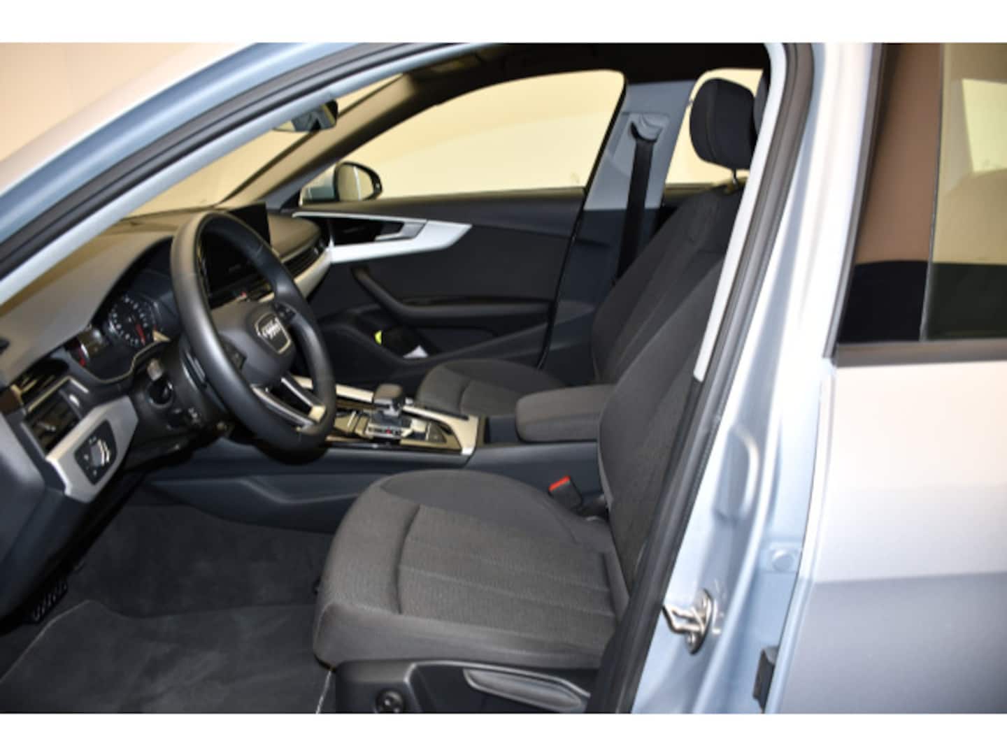 Bild über Audi A4 Avant 30 TDI S tronic - für weitere Informationen kontaktieren Sie den Audi Partner