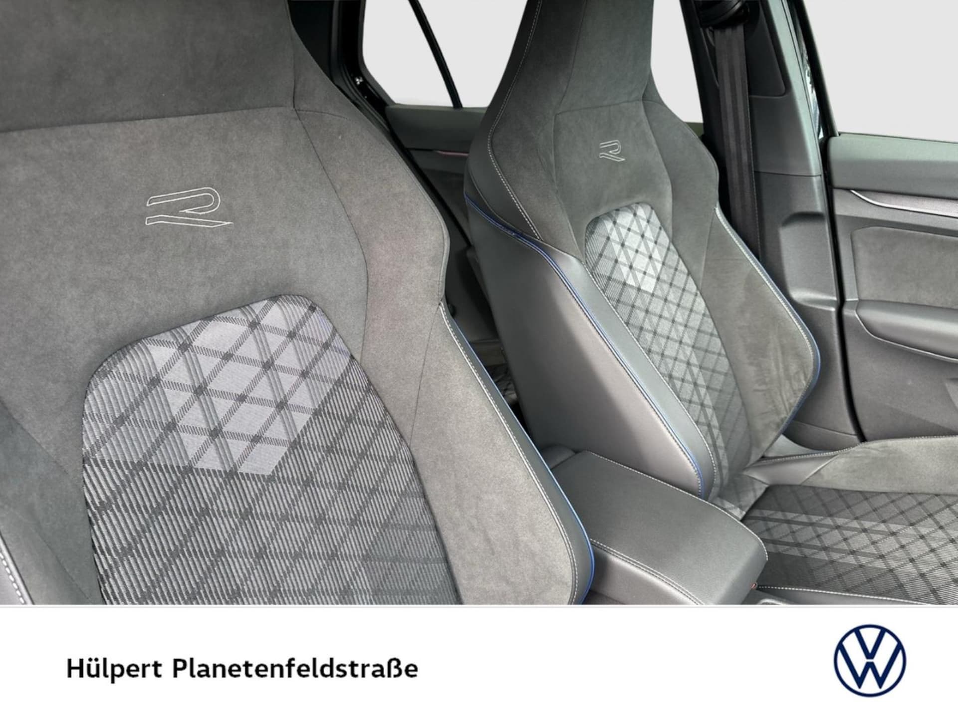 Volkswagen Golf R-Line