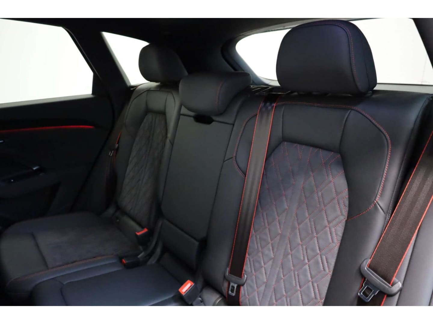 Bild über Audi Q5 SUV TFSI quattro 150 kW S tronic - für weitere Informationen kontaktieren Sie den Audi Partner