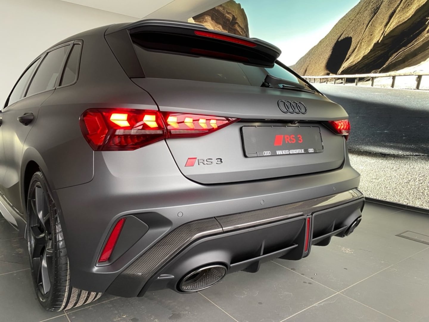 Bild über Audi RS 3 Sportback TFSI quattro 294 kW S tronic - für weitere Informationen kontaktieren Sie den Audi Partner