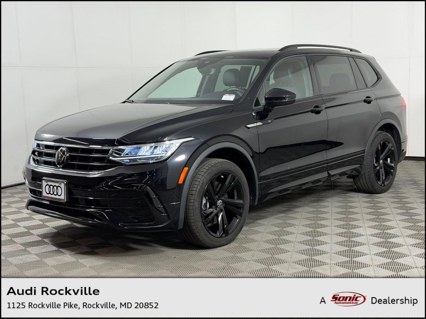 2024 Volkswagen Tiguan 2.0T SE R-Line Black 4Motion's photo