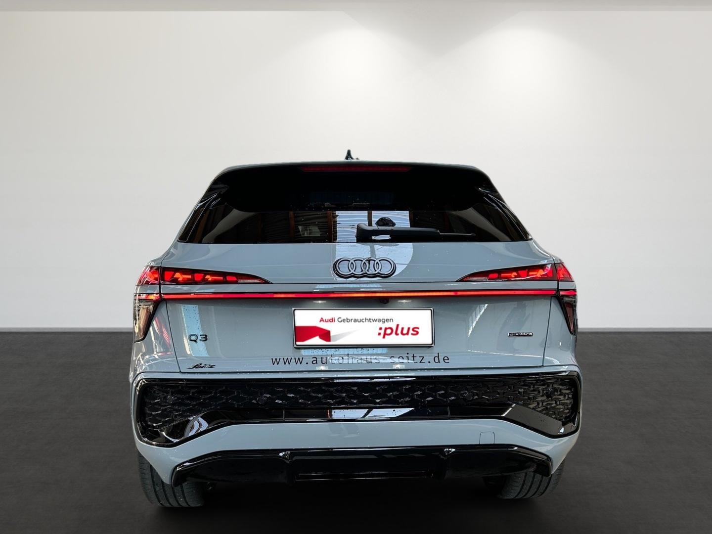 Bild über Audi Q3 SUV TFSI quattro 195 kW S tronic - für weitere Informationen kontaktieren Sie den Audi Partner