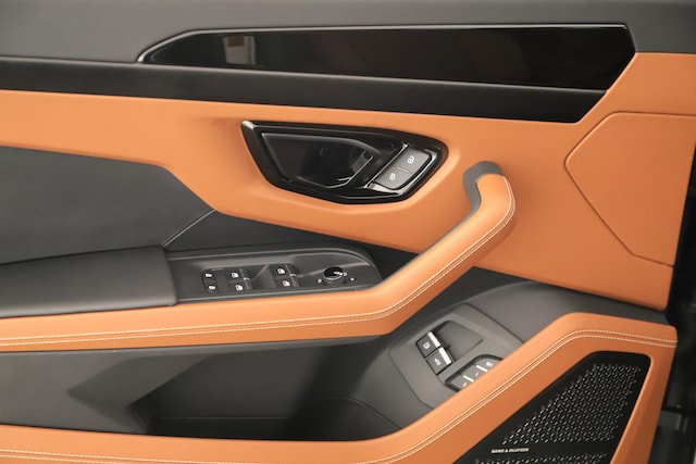 2025 Lamborghini Urus SE - Photo 25