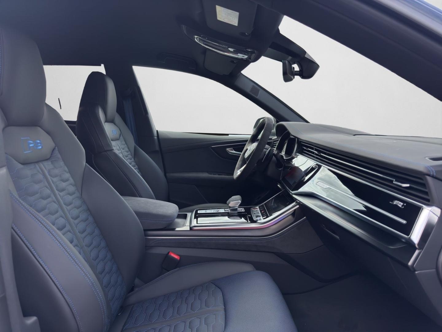 Bild über Audi RS Q8 SUV TFSI quattro 471 kW tiptronic - für weitere Informationen kontaktieren Sie den Audi Partner