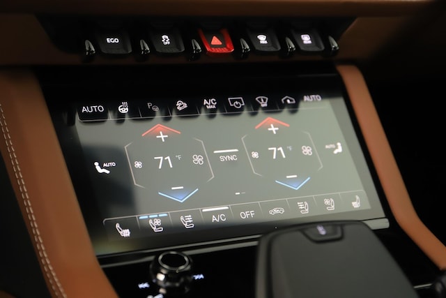 2025 Lamborghini Urus SE - Photo 30