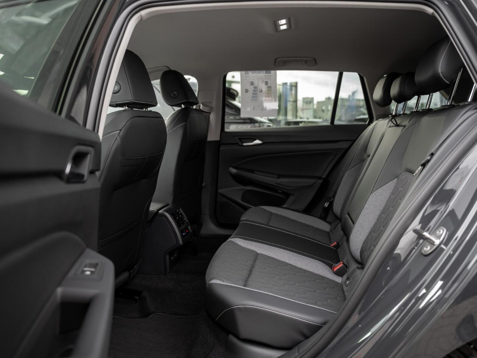 Volkswagen Golf Variant – Bild 9